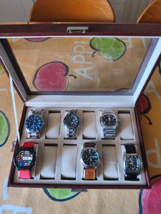 Caja para 12 relojes de madera