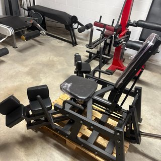 Máquina Adductor Réplica Hammer