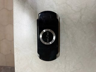 PSP 2004 Negra + Assassin's Creed + Cargador