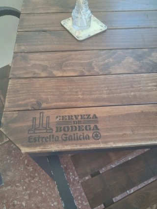 Mesa y 4 Sillas Estrella Galicia
