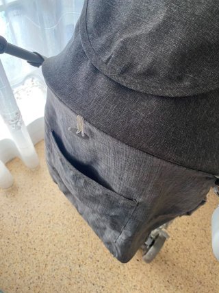 Carrito de bebé gris