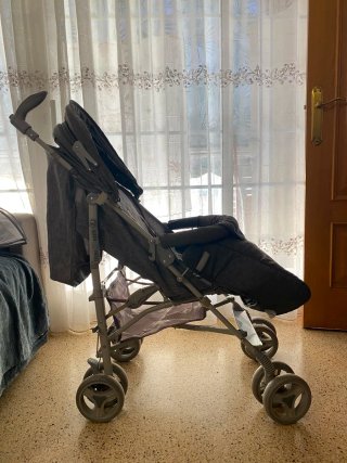 Carrito de bebé gris