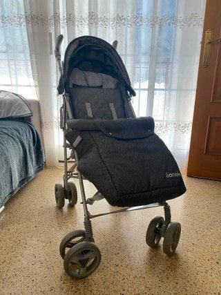 Carrito de bebé gris