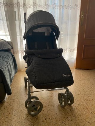 Carrito de bebé gris
