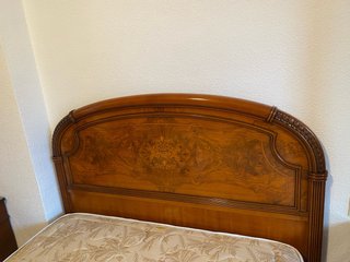 Cabezal de cama de madera tallada