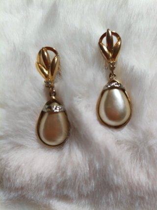 Pendientes largos vintage dorados con perla