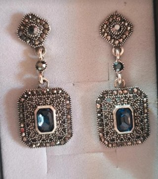 Pendientes largos diseño azul y plata