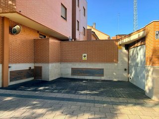 Garaje en alquiler en Arturo Eyres - La Rubia en Valladolid