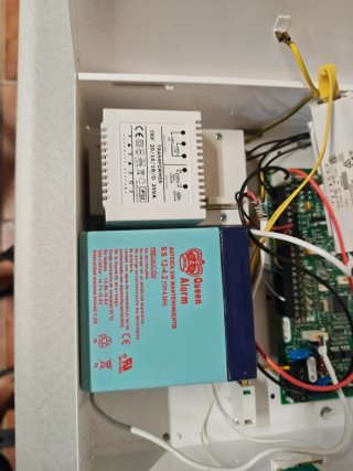 Central Alarma Paradox MG-5050 + Batería