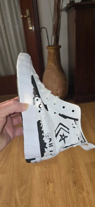 Converse All Star bianche e nere con stampa