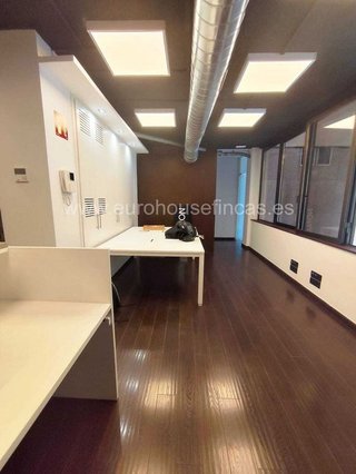 Oficina en alquiler en Sants en Barcelona