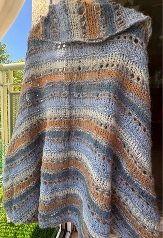 Chaqueta poncho lana natural hecha a mano