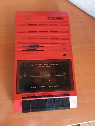 Reproductor MK 250 y Radio Despertador
