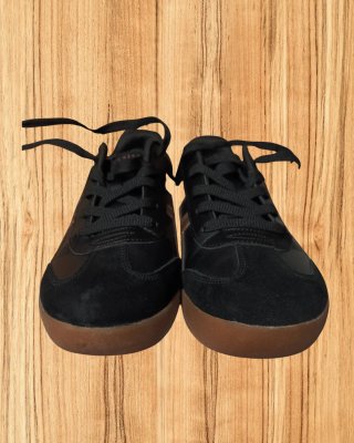 Zapatillas Skechers Negras y Doradas