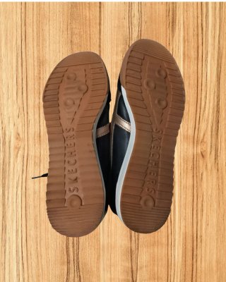 Zapatillas Skechers Negras y Doradas