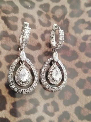 Pendientes estilo antiguo con circonitas