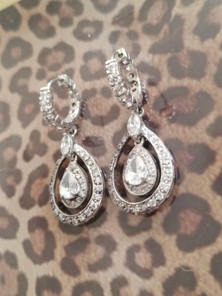 Pendientes estilo antiguo con circonitas