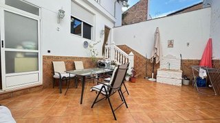 Casa adosada en venta en Loja