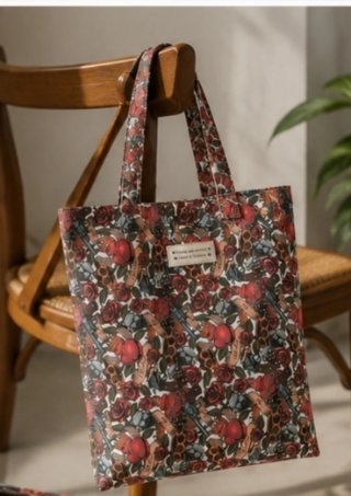 Bolso Tote Bag Estampado Flores y Pistolas