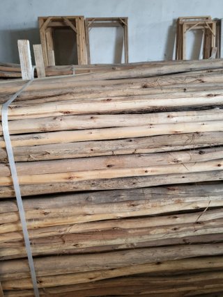 Ramas de madera para vallas o pérgolas