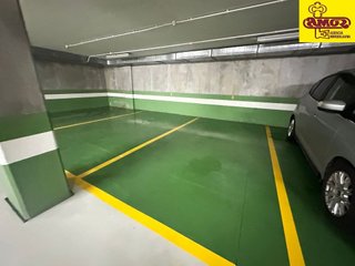 Garaje en venta en Ensanche - Sar en Santiago de Compostela
