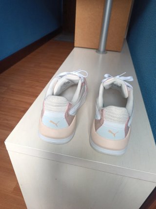 Zapatillas Puma rosas y blancas