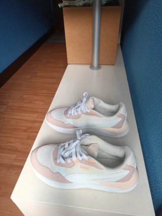 Zapatillas Puma rosas y blancas