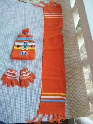 Conjunto gorro, bufanda y guantes niño A ESTRENAR