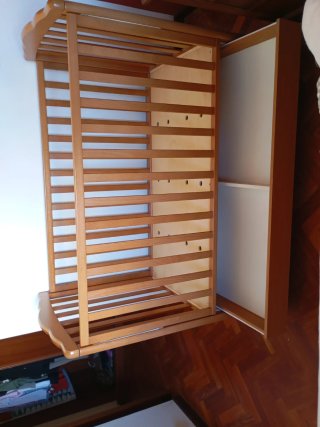 Cuna de madera con cajón