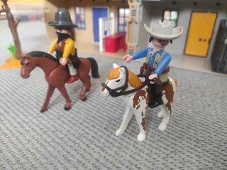 Playmobil Western Saloon y Figuras