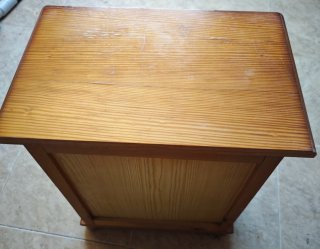 Mesita de noche de madera