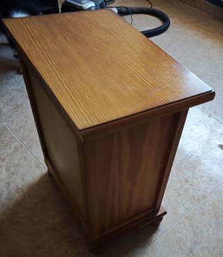 Mesita de noche de madera