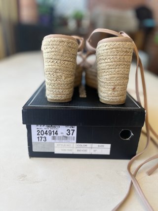 Sandalias cuña rosa atadas
