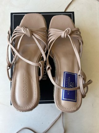 Sandalias cuña rosa atadas