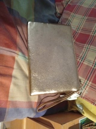Bolso de mano dorado