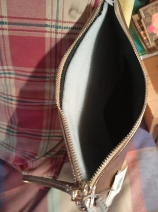Bolso de mano dorado