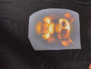 Camiseta Negra con Estampado de Gremlin