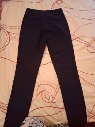 Pantalón negro chica con cremalleras
