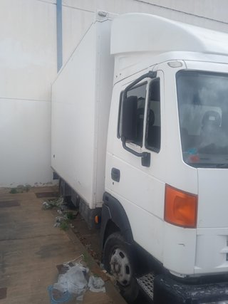 Nissan Atleon 2006
