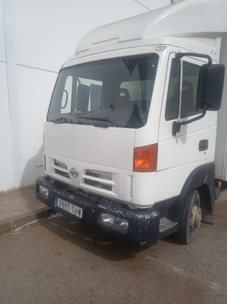 Nissan Atleon 2006