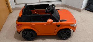Coche eléctrico infantil naranja