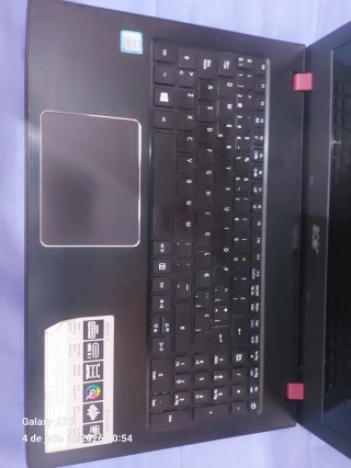 Acer Aspire E15 Rojo i5 7200U,8GB de ram LEER