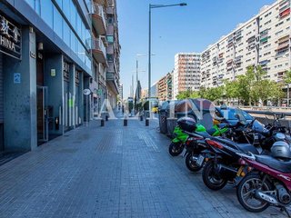 Oficina en alquiler en La Bordeta en Barcelona