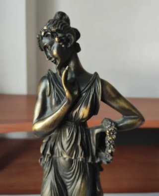 Figura Diosa Bronce y Dorado