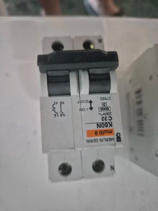 Interruptores automáticos Merlin Gerin
