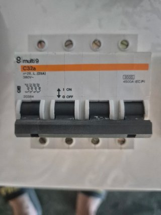 Interruptores automáticos Merlin Gerin