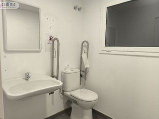 Local comercial en alquiler en Les Tres Torres en Barcelona