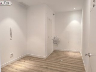 Local comercial en alquiler en Les Tres Torres en Barcelona