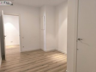 Local comercial en alquiler en Les Tres Torres en Barcelona