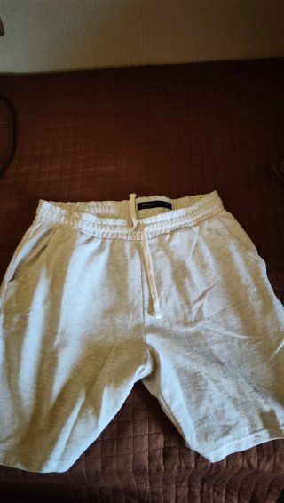 Pantalones cortos gris talla XL pero parece una L